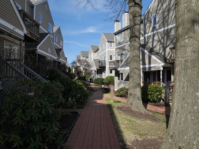 Building Photo - 77 Glenrock