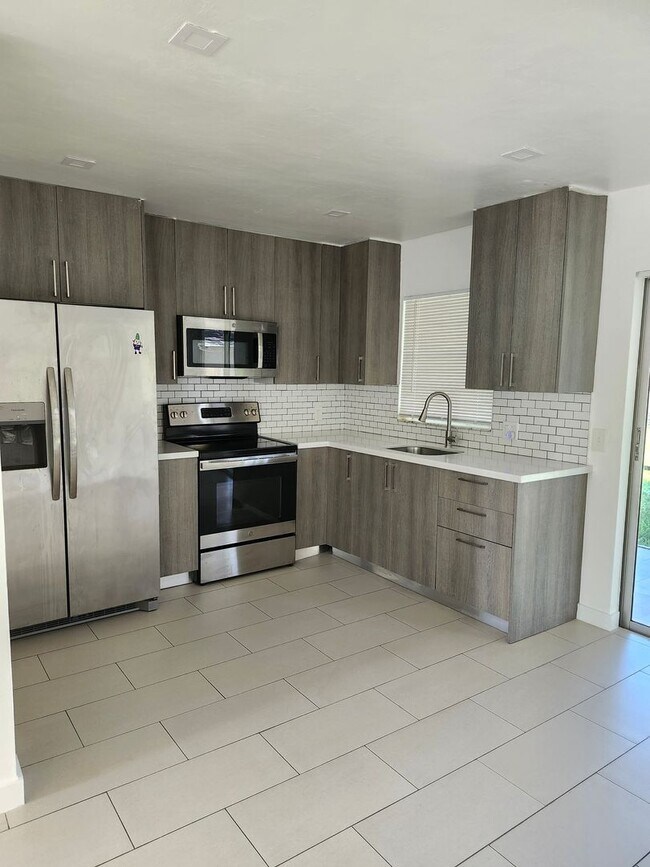 Foto del edificio - CUTE AS A BUTTON DUPLEX FOR ANNUAL RENT!  PUNTA GORDA