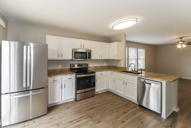 Building Photo - 510 Riverway Ln