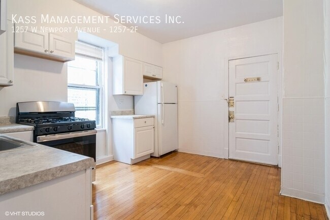 Building Photo - 1257 W Newport Ave