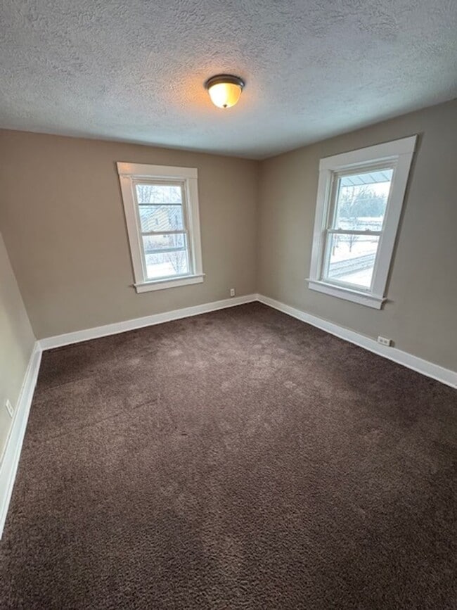 Building Photo - 905 Tecumseh St