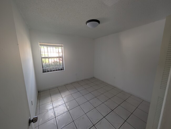 Foto del edificio - 20422 NW 29th Pl