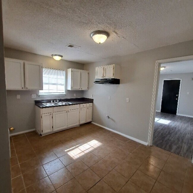 Foto del edificio - 2717 Carnes Ave