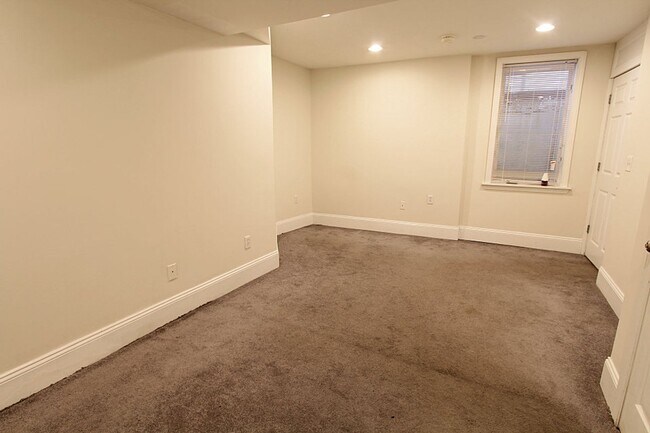 Foto del edificio - Large 3 bed in Brookline