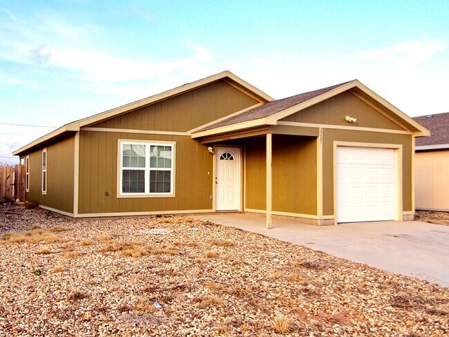 Building Photo - Adorable 3/2/1 in Northeast Lubbock