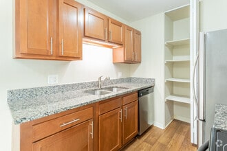 2 BR, 1 BA - The Shakespeare - Shoreview Apartments