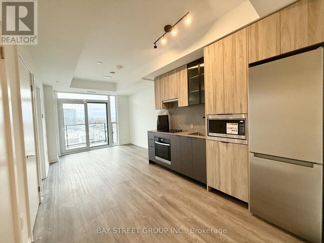 Building Photo - 1037 The Queensway