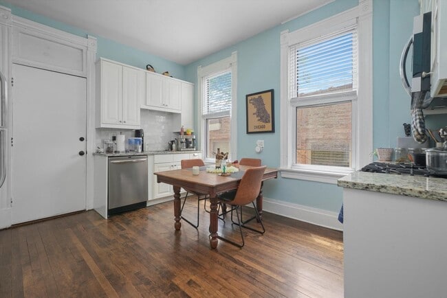 Building Photo - 1527 N Claremont Ave