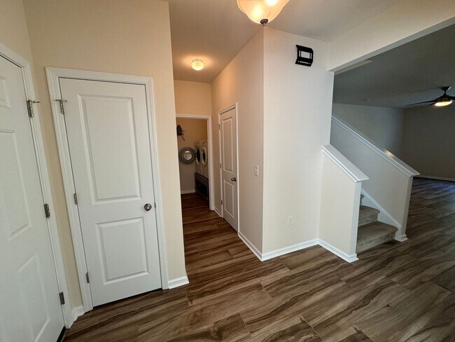 Building Photo - Myrtle Beach - 3 Bedroom / 2.5 Bathroom Home