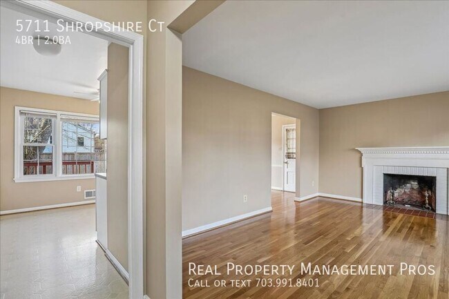 Foto del edificio - 5711 Shropshire Ct