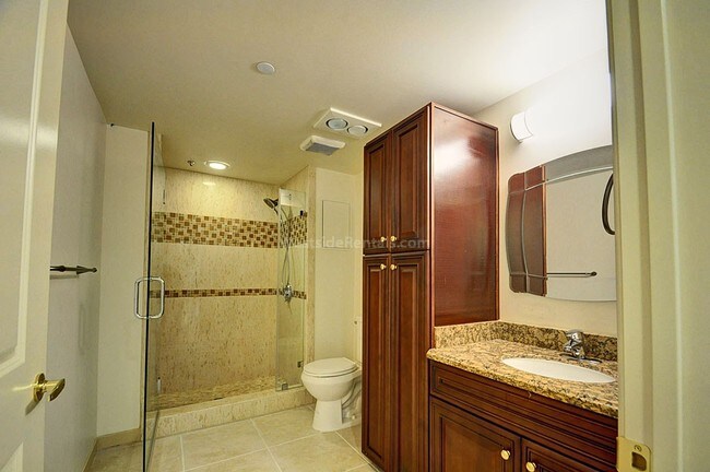 Foto del edificio - 366 W 8th St