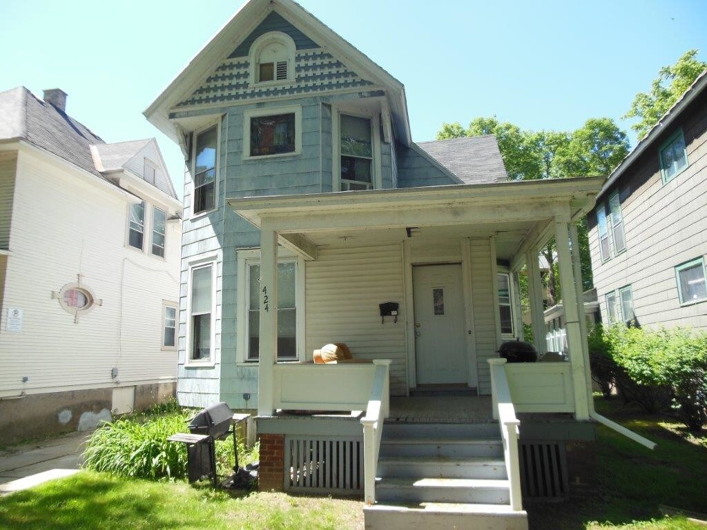 Building Photo - 424 W Doty St