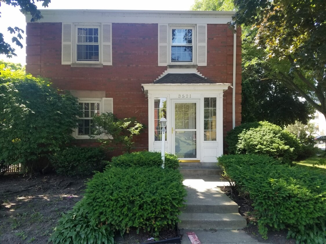 3521 W Arthur Ave, Lincolnwood, IL 60712 Townhome Rentals in Lincolnwood IL