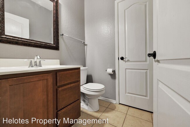 Building Photo - 3 br, 2.5 bath House - 7419 Primrose Post