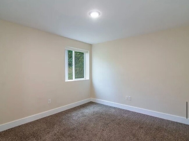 Building Photo - Spacious 4-Bedroom duplex Near EWU – Cheney, WA