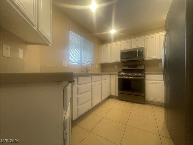 Building Photo - 1827 Dagger Dr