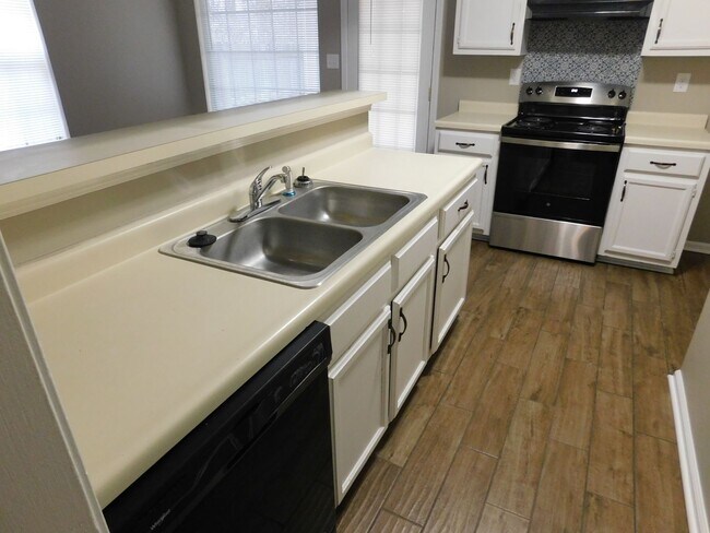 Building Photo - 8078 Greenbrook Parkway Southvaen MS 38671