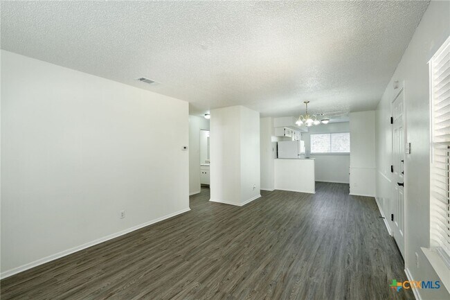 Foto del edificio - 11410 Pollyanna Ave