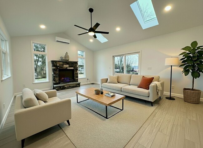 Foto del edificio - Newly Built 3 Bedroom 1.5 Bathroom Available in Spring Grove!