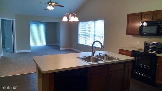 Building Photo - 10592 River Oaks Dr