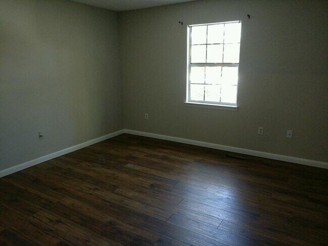 Building Photo - 640 Sandalwood Dr