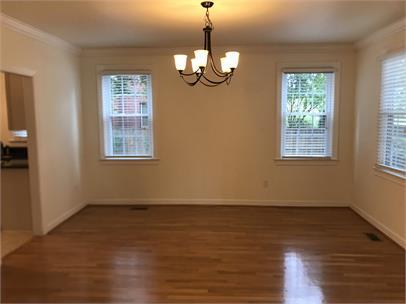Foto del edificio - 7402 Gleneagles Rd