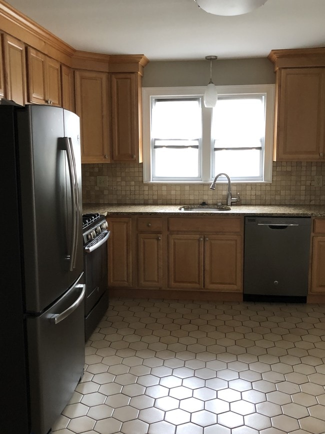 Kitchen with granite countertops - 6316 Main St