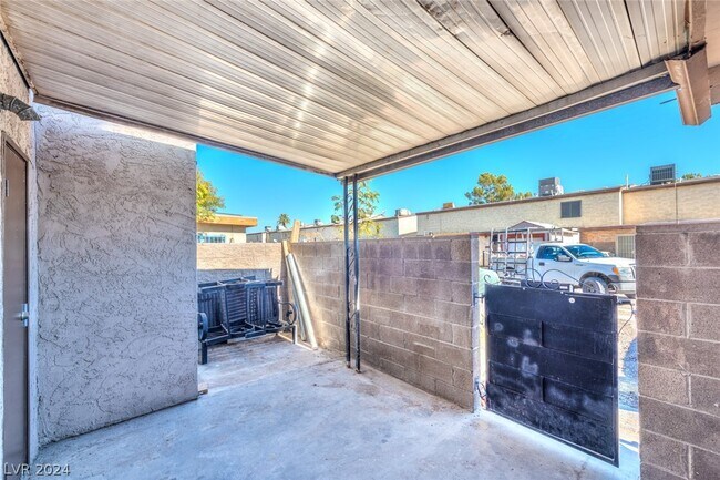 Building Photo - 3947 Visby Ln