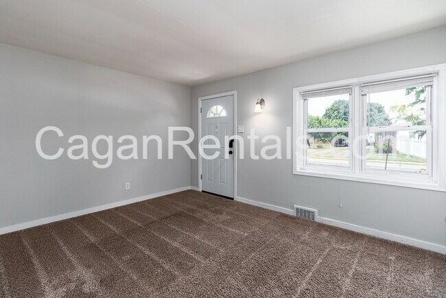 Foto del edificio - 246 Creek Rd