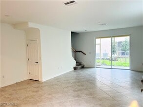 Building Photo - 2775 Blossom Wy