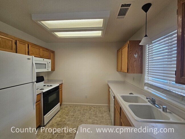 Foto del edificio - 3-Bedroom House with Landscaper and Flooring Coming Available in Anderson!