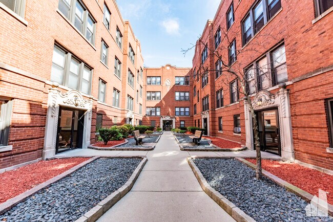 Foto del edificio - 3521 N Racine Ave