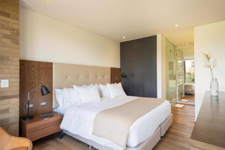 Foto principal - 2.0 bedroom in Los Angeles California 90011