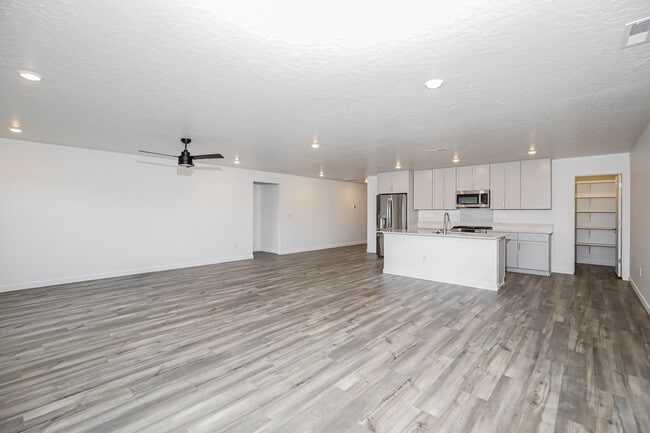 Foto del edificio - 15206 Nimbus Way