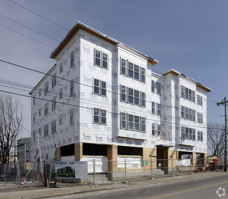 Building Photo - 185 Dexter St