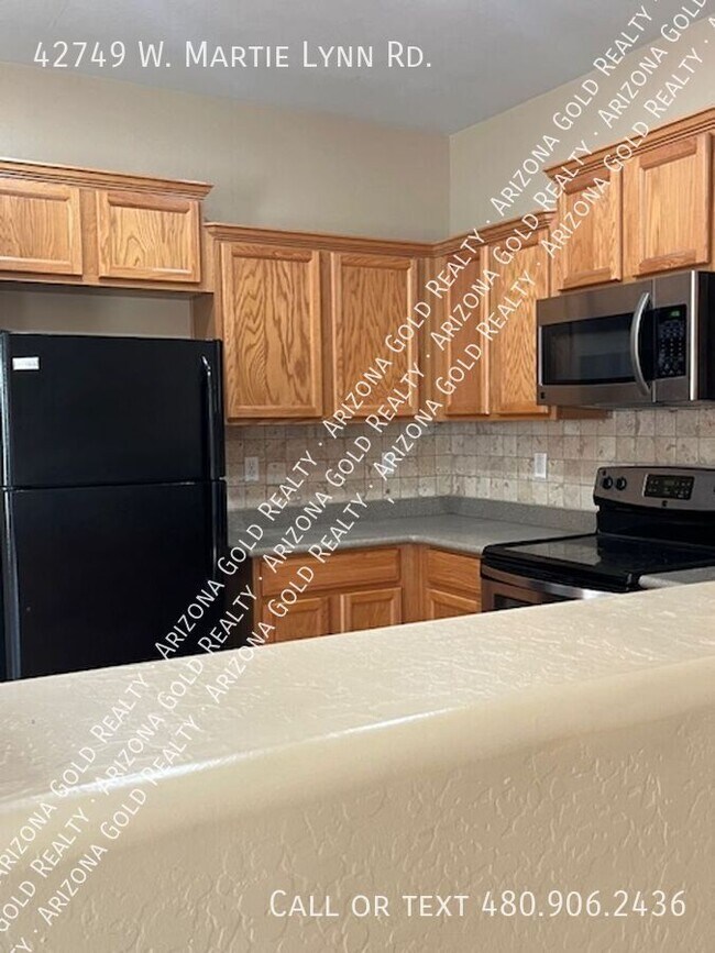 Foto del edificio - 42749 W Martie Lynn Rd