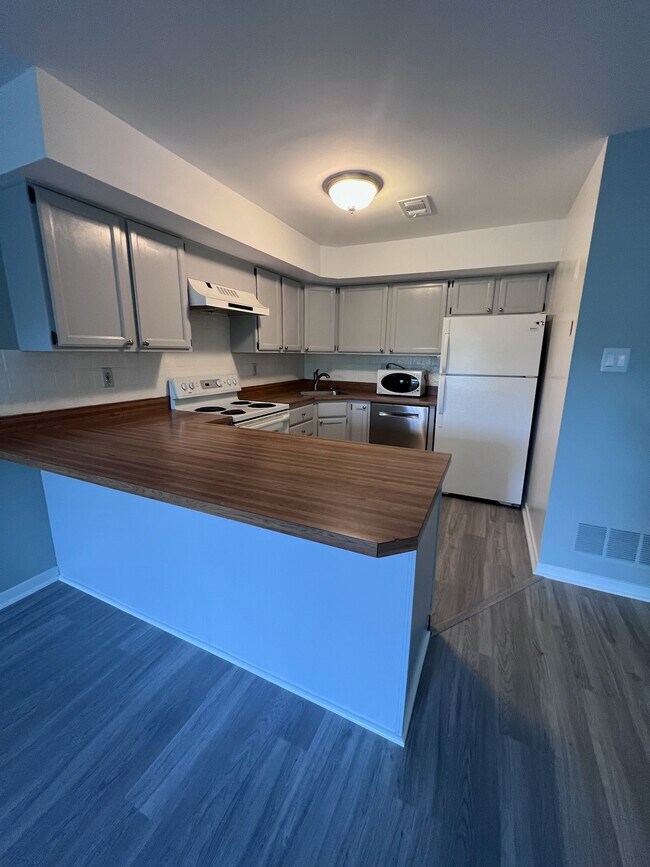 Building Photo - 219 Smallwood Ct
