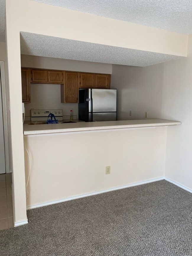 Building Photo - AM-WALNUT