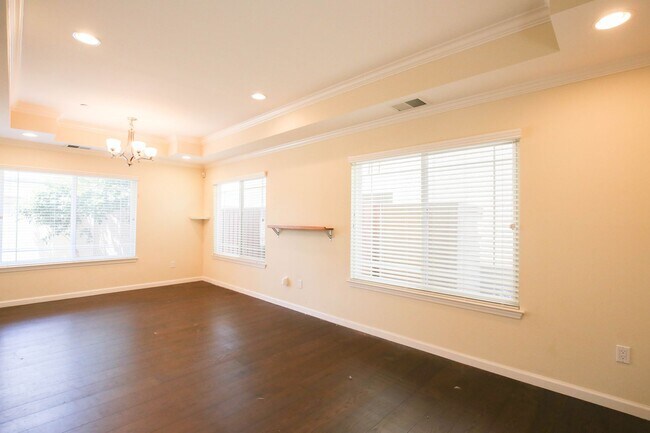 Foto del edificio - Newer Contemporary Home for Rent - Conveni...