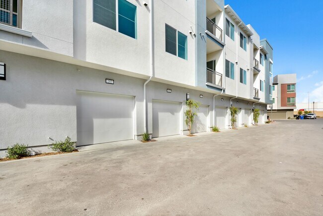 Foto del edificio - Brand New Construction! Modern 2 Bed, 2 Ba...