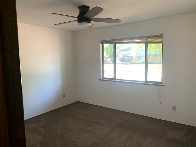 Dormitorio delantero - 805 N Austin St