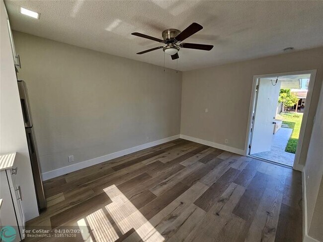 Foto del edificio - 421 NW 35th Ct