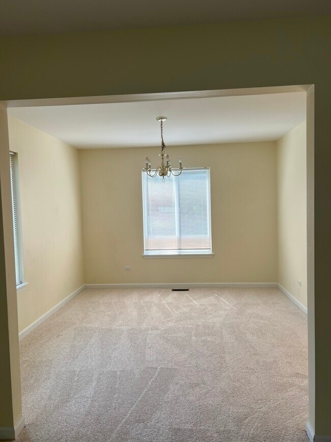 Building Photo - 2308 Sedgwick Ct