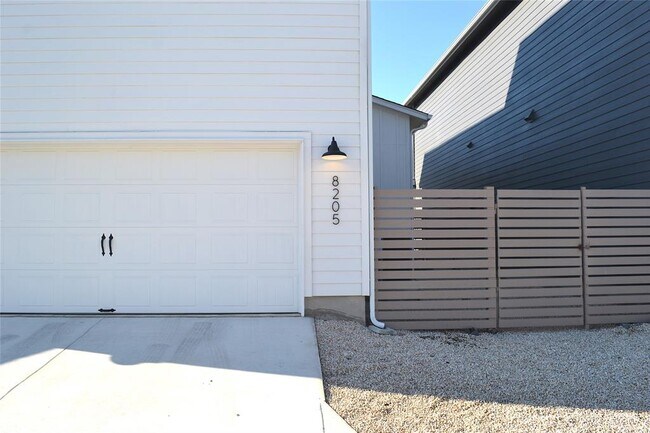 Building Photo - 8205 Springsteen Dr