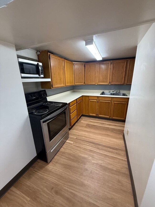 Building Photo - 4th Ave