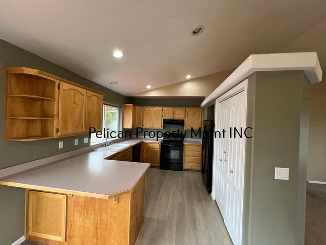 Building Photo - 2733 Montelius St