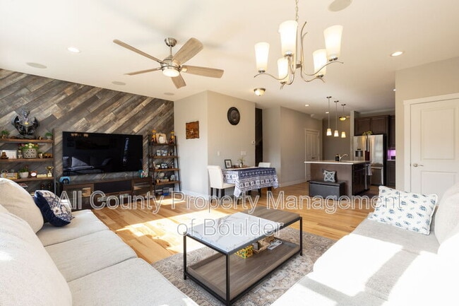 Building Photo - 711 Grandview Meadows Dr