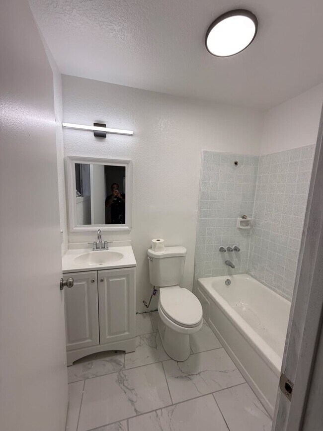 Foto del edificio - Beautiful 3 bedroom home NEWLY RENOVATED!