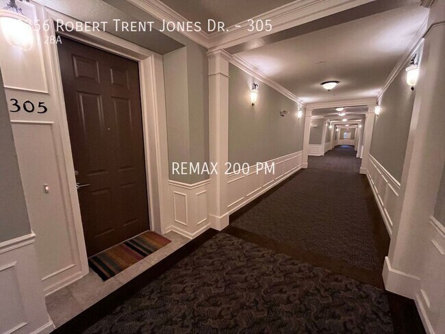 Foto del edificio - 3356 Robert Trent Jones Dr