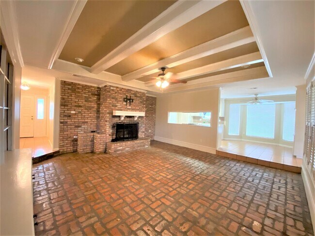 Building Photo - 4 Bedroom House located in the Kenilworth ...
